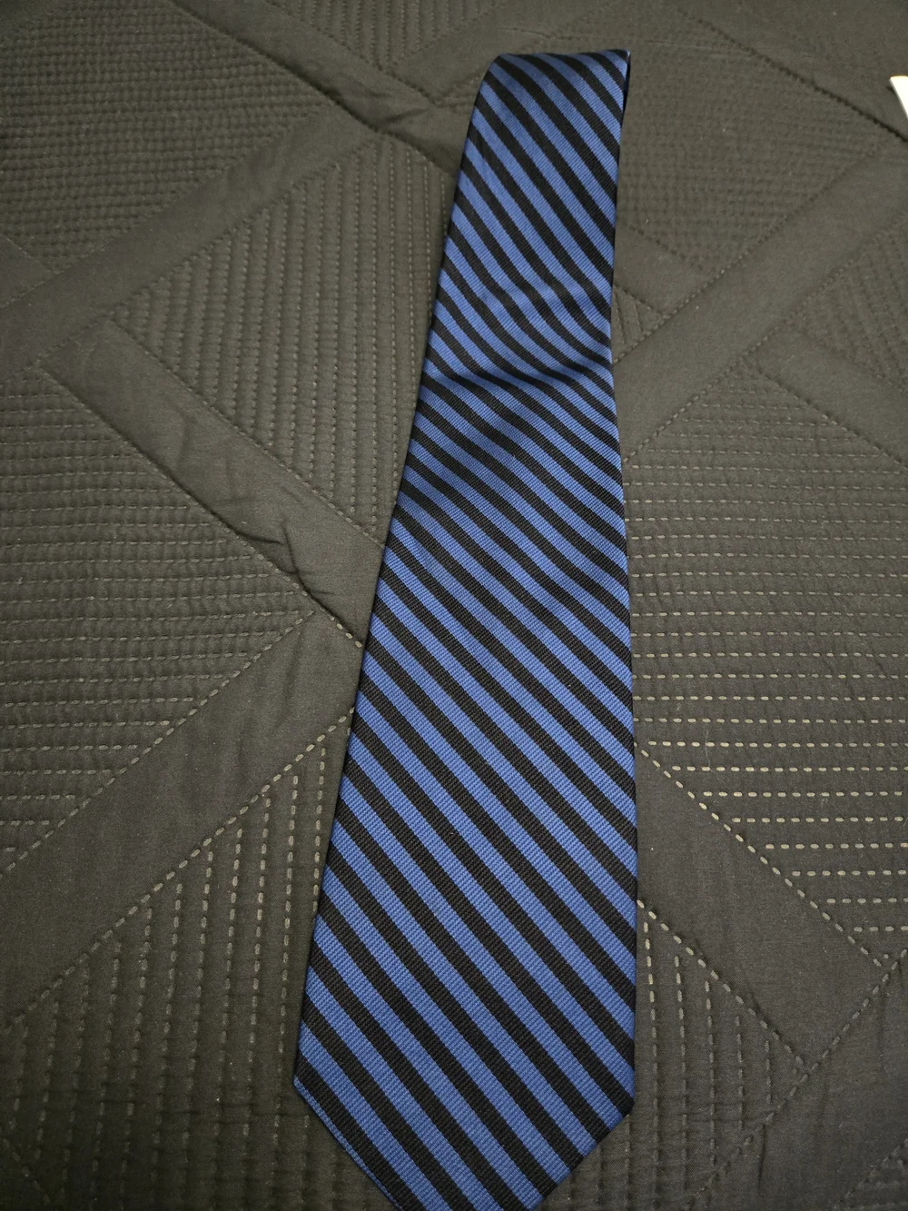 Brooks Brothers Classic Men's Blue and Black Diagonal Stripe Tie Silk #582